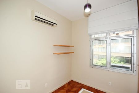 Quarto 1 de apartamento para alugar com 2 quartos, 68m² em Copacabana, Rio de Janeiro