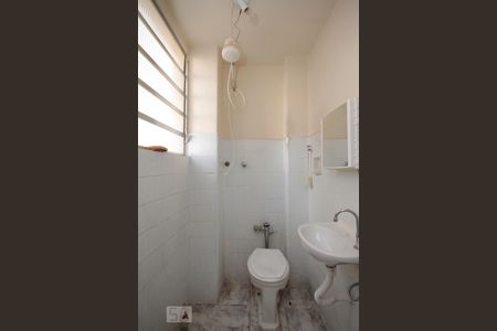 Banheiro de kitnet/studio para alugar com 1 quarto, 39m² em Centro, São Paulo