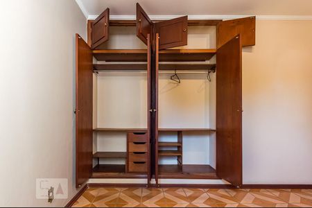 Quarto de apartamento à venda com 1 quarto, 65m² em Cambuí, Campinas