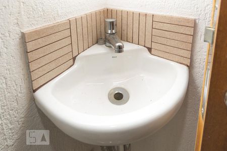 Casa à venda com 150m², 3 quartos e 1 vagaDetalhe do banheiro do piso superior