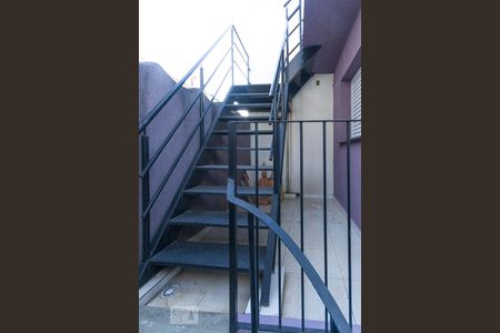 Casa à venda com 150m², 3 quartos e 1 vagaEscada para o piso superior