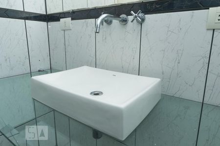 Casa à venda com 270m², 5 quartos e 2 vagas Casa à venda com 270m², 5 quartos e 2 vagasDetalhe do banheiro da suíte