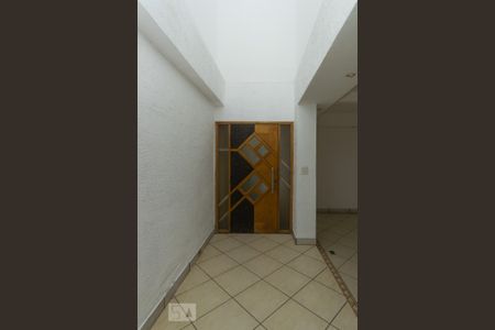 Casa à venda com 270m², 5 quartos e 2 vagas Casa à venda com 270m², 5 quartos e 2 vagasPorta de entrada