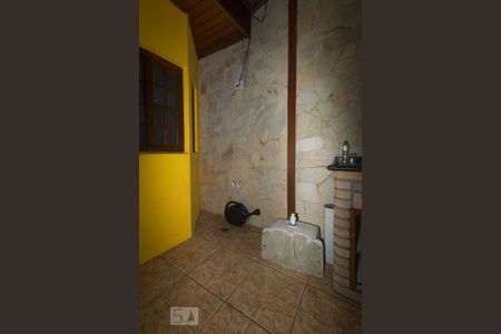 Casa à venda com 270m², 5 quartos e 2 vagas Casa à venda com 270m², 5 quartos e 2 vagasChurrasqueira no piso superior