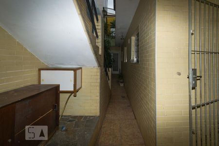 Casa à venda com 270m², 5 quartos e 2 vagas Casa à venda com 270m², 5 quartos e 2 vagasVista da janela do quarto 3