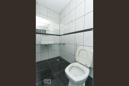Casa à venda com 270m², 5 quartos e 2 vagas Casa à venda com 270m², 5 quartos e 2 vagasBanheiro da suíte