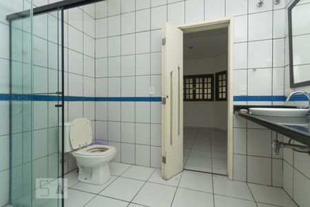 Casa à venda com 270m², 5 quartos e 2 vagas Casa à venda com 270m², 5 quartos e 2 vagasBanheiro 2