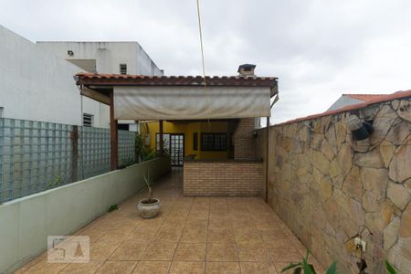Casa à venda com 270m², 5 quartos e 2 vagas Casa à venda com 270m², 5 quartos e 2 vagasVista da janela do quarto 4
