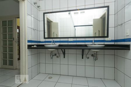 Casa à venda com 270m², 5 quartos e 2 vagas Casa à venda com 270m², 5 quartos e 2 vagasBanheiro 2