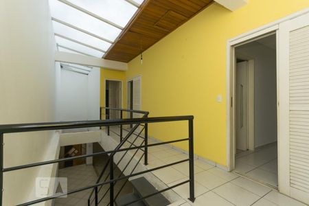 Casa à venda com 270m², 5 quartos e 2 vagas Casa à venda com 270m², 5 quartos e 2 vagasCorredor do piso superior