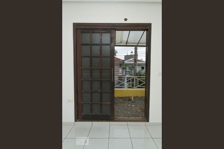 Casa à venda com 270m², 5 quartos e 2 vagas Casa à venda com 270m², 5 quartos e 2 vagasJanela da suíte