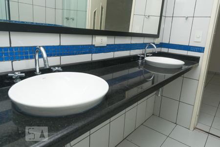 Casa à venda com 270m², 5 quartos e 2 vagas Casa à venda com 270m², 5 quartos e 2 vagasDetalhe do banheiro 2