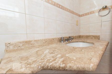 Casa à venda com 240m², 3 quartos e 2 vagasBanheiro - Suíte