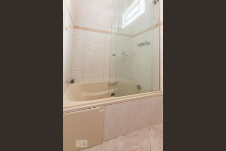 Casa à venda com 240m², 3 quartos e 2 vagasBanheiro - Suíte