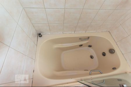 Casa à venda com 240m², 3 quartos e 2 vagasBanheiro - Suíte