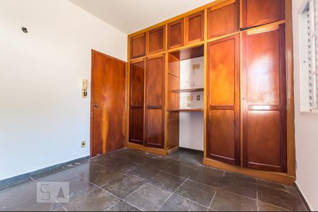 Casa à venda com 240m², 3 quartos e 2 vagasSuíte