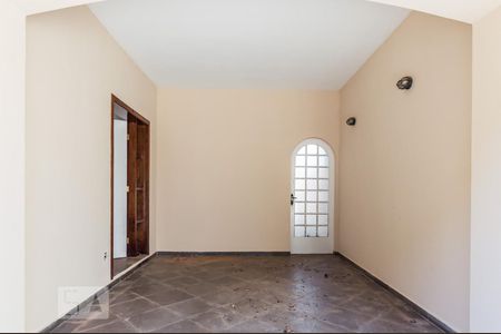 Casa à venda com 240m², 3 quartos e 2 vagasGaragem