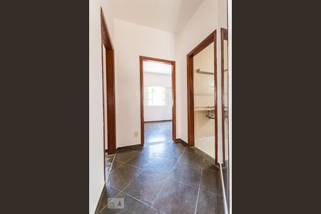 Casa à venda com 240m², 3 quartos e 2 vagasCorredor