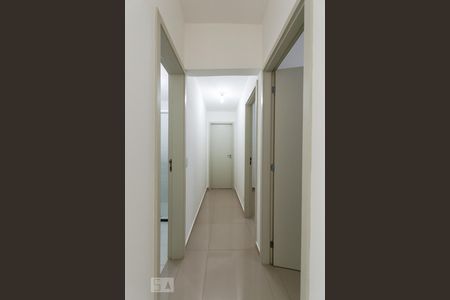 Corredor de apartamento para alugar com 3 quartos, 73m² em Jardim Tupanci, Barueri