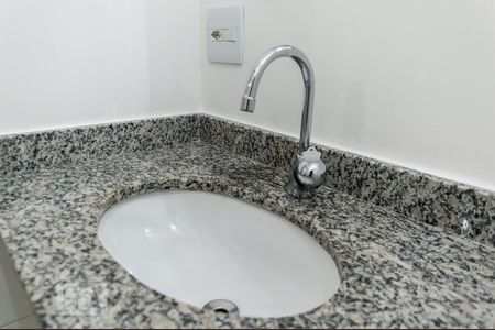 Banheiro de apartamento para alugar com 3 quartos, 73m² em Jardim Tupanci, Barueri