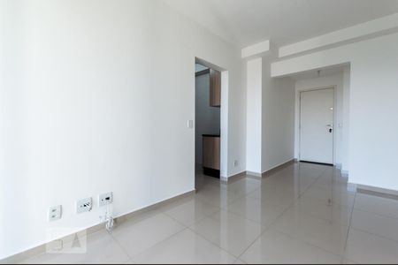 Sala de apartamento para alugar com 3 quartos, 73m² em Jardim Tupanci, Barueri