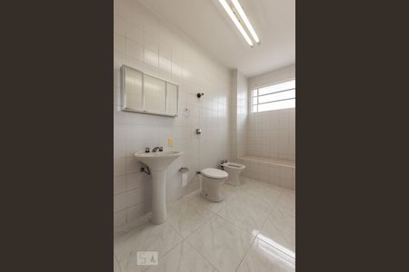 Banheiro de apartamento para alugar com 3 quartos, 110m² em Centro, Campinas