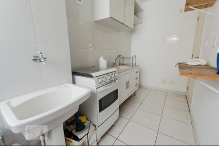Cozinha + área de serviço de apartamento para alugar com 2 quartos, 44m² em Água Branca, São Paulo