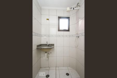 banheiro de casa de condomínio para alugar com 2 quartos, 67m² em Vila Pires, Santo André
