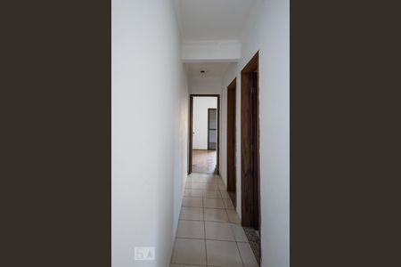 corredor de casa de condomínio para alugar com 2 quartos, 67m² em Vila Pires, Santo André