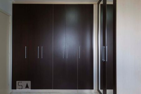 Apartamento à venda com 47m², 2 quartos e 1 vagaQuarto 2 (Armários)