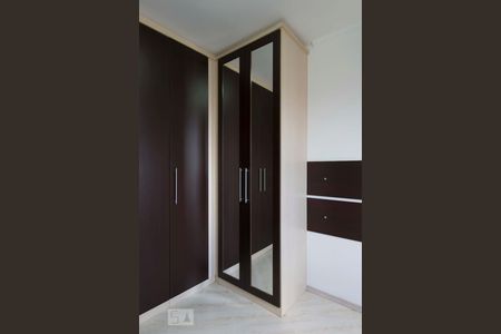 Apartamento à venda com 47m², 2 quartos e 1 vagaQuarto 2 (Armários)