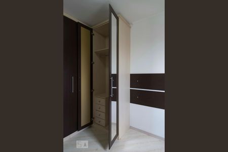 Apartamento à venda com 47m², 2 quartos e 1 vagaQuarto 2 (Armários)