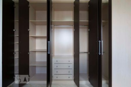 Apartamento à venda com 47m², 2 quartos e 1 vagaQuarto 2 (Armários)