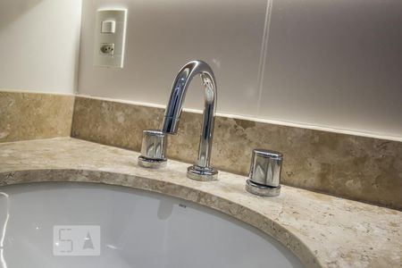 Apartamento à venda com 88m², 2 quartos e 2 vagasBanheiro suíte detalhe