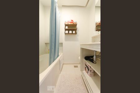 Banheiro de apartamento à venda com 2 quartos, 130m² em Lagoa, Rio de Janeiro
