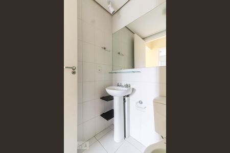 Banheiro social de apartamento para alugar com 2 quartos, 62m² em Vila Rosália, Guarulhos