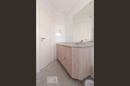 Apartamento à venda com 165m², 3 quartos e 4 vagasBanheiro Quarto 1