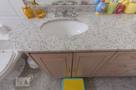 Apartamento à venda com 165m², 3 quartos e 4 vagasBanheito Quarto 2