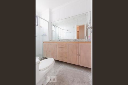 Apartamento à venda com 165m², 3 quartos e 4 vagasBanheiro Quarto 3