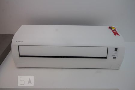 Quarto detalhe de kitnet/studio à venda com 1 quarto, 34m² em Pinheiros, São Paulo