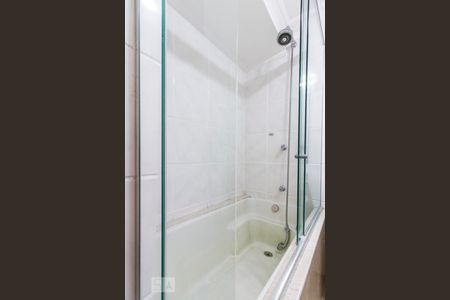 Apartamento à venda com 147m², 3 quartos e 2 vagasBanheira/box/chuveiro banheiro social 