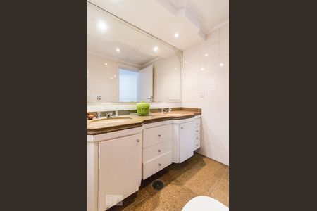 Apartamento à venda com 147m², 3 quartos e 2 vagasBanheiro suíte 