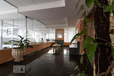 Apartamento à venda com 75m², 2 quartos e 1 vagaHall social 