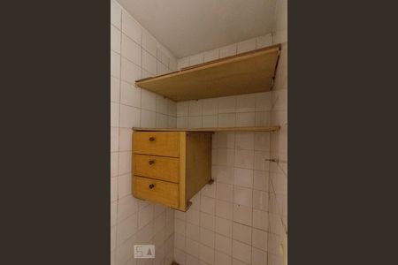 Apartamento à venda com 75m², 2 quartos e 1 vagaArmário do banheiro de serviço 