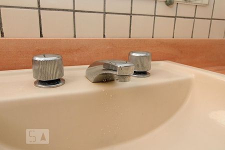 Apartamento à venda com 80m², 1 quarto e sem vagaTorneira Banheiro Social.