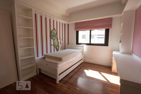 Apartamento à venda com 227m², 4 quartos e 4 vagasquarto 2