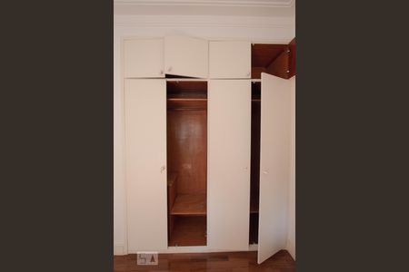 Apartamento à venda com 227m², 4 quartos e 4 vagasarmário quarto 2