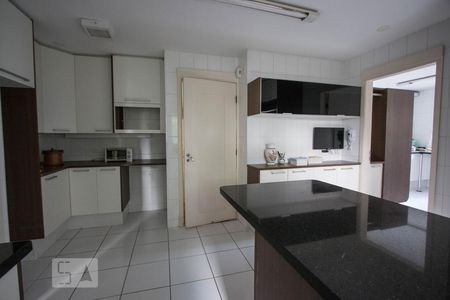 Apartamento à venda com 227m², 4 quartos e 4 vagascozinha