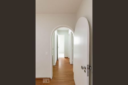 Apartamento à venda com 80m², 2 quartos e 1 vaga Apartamento à venda com 80m², 2 quartos e 1 vagaCorredor Quartos