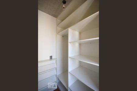 Apartamento à venda com 70m², 2 quartos e 2 vagas Apartamento à venda com 70m², 2 quartos e 2 vagasArmário do quarto 2